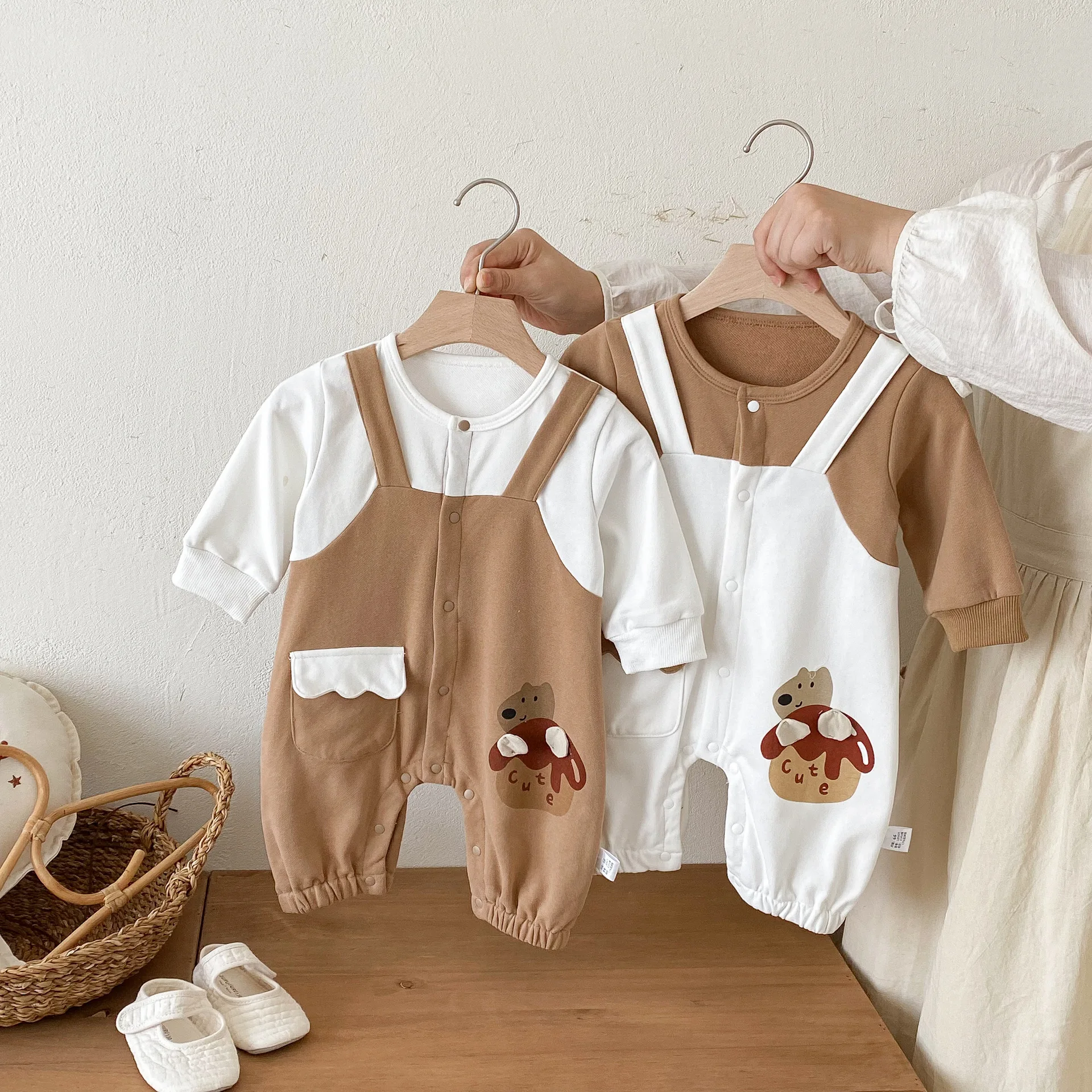 Одежда для малышей от 6 до 24 месяцев, осенняя цельная одежда с героями мультфильмов, одежда для новорожденных, одежда в полнолуние, весенние и осенние наряды
Одежда для малышей от 6 до 24 месяцев, осенняя цельная одежда с героями мультфильмов, одежда для новорожденных, одежда в полнолуние, весенние и осенние наряды