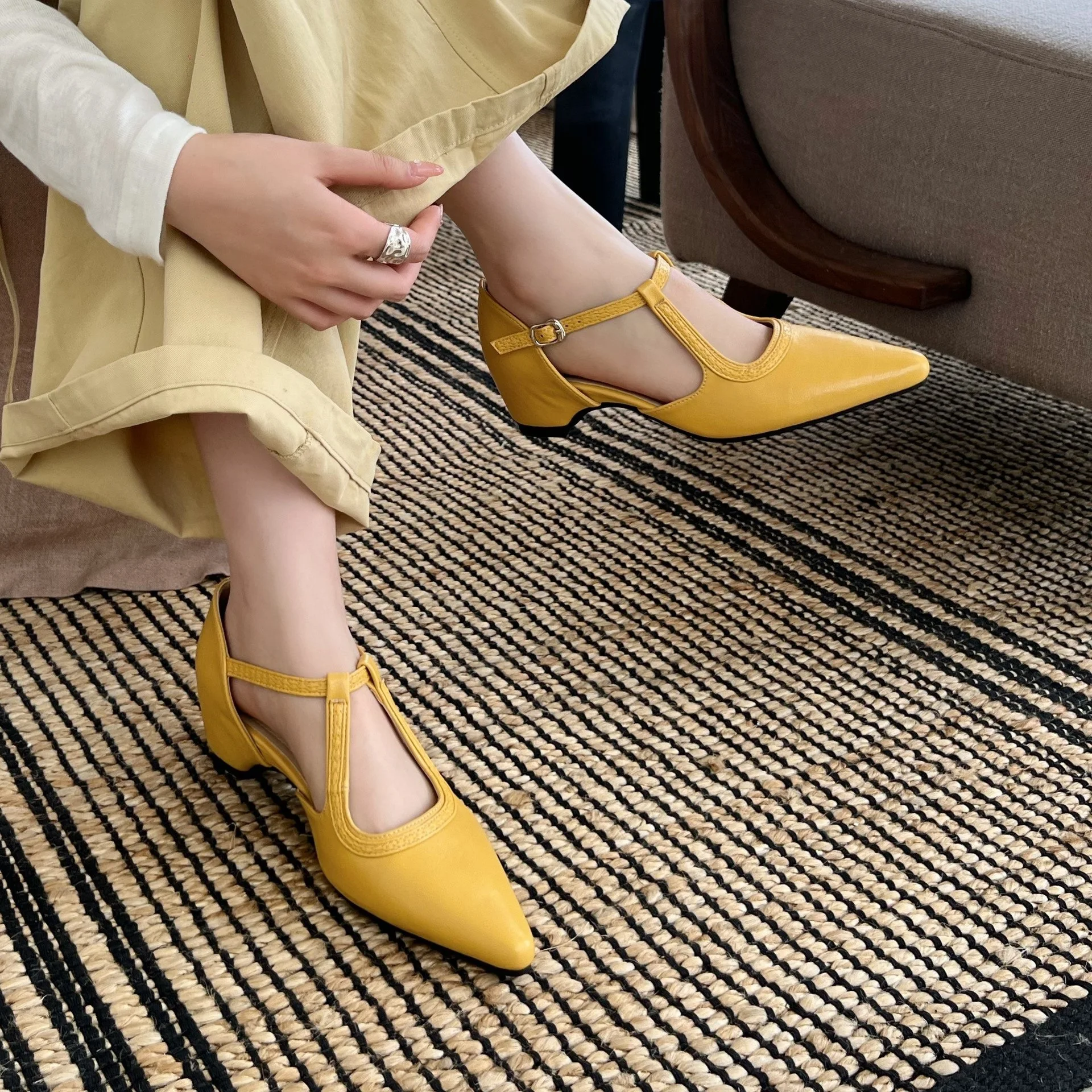 Hollow Out High Heels Sharp Pointed Wedge Sandals Commuting Minimalist High Heels Design Inspired High Heels Exquisite Shoes
Hollow Out High Heels Sharp Pointed Wedge Sandals Commuting Minimalist High Heels Design Inspired High Heels Exquisite Shoes