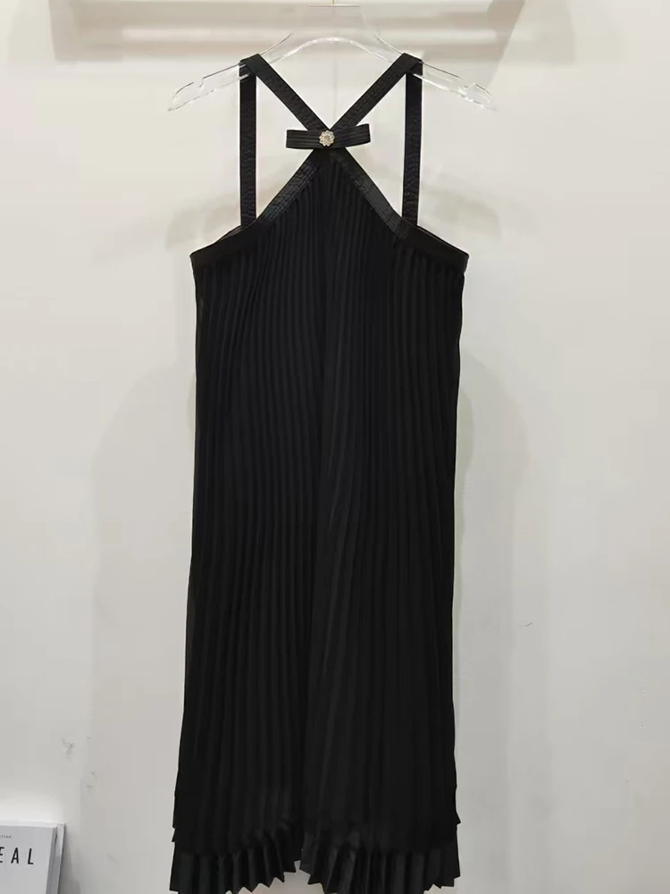 Designer sexy leaky shoulder leaky back halter dress 2025 summer women's pleated skirt fashion loose puffy skirt
Designer sexy leaky shoulder leaky back halter dress 2025 summer women's pleated skirt fashion loose puffy skirt