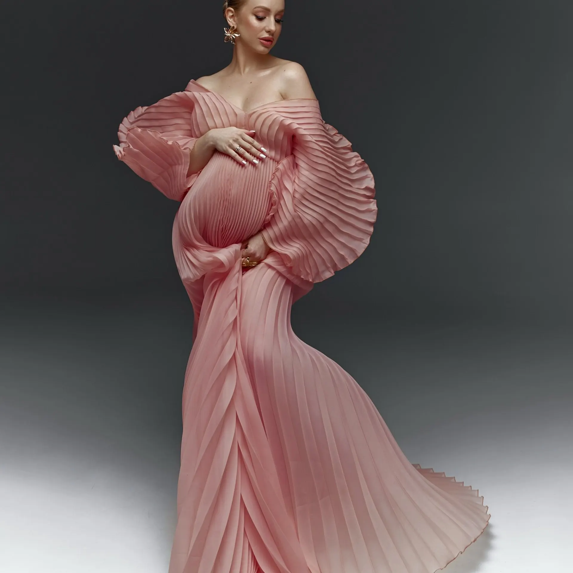 Элегантное платье для беременных цвета розового нежного фиолета с открытыми плечами, рукавами-фонариками, 3D-плиссировкой из органзы, завышенной талией, для красной дорожки
Элегантное платье для беременных цвета розового нежного фиолета с открытыми плечами, рукавами-фонариками, 3D-плиссировкой из органзы, завышенной талией, для красной дорожки