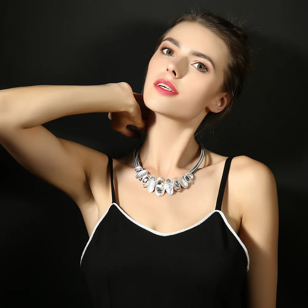 DIY accessories Short necklace popular irregular necklace women's metal short retro simple metal collarbone chain
DIY accessories Short necklace popular irregular necklace women's metal short retro simple metal collarbone chain