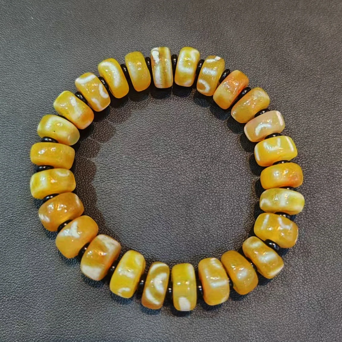 1pcs Special Offer: Tibetan Lemon Yellow Bracelet Old Material Broken Beads Duo Bao Agate Tianzhu Men's and Women's Bracelet Dzi
1pcs Special Offer: Tibetan Lemon Yellow Bracelet Old Material Broken Beads Duo Bao Agate Tianzhu Men's and Women's Bracelet Dzi
