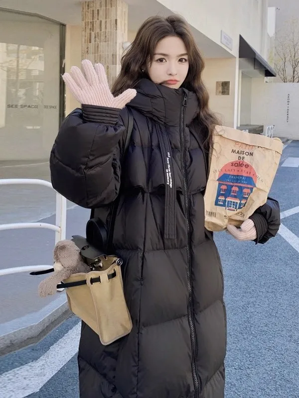 Новая зимняя женская модная утепленная куртка-пуховик больших размеров с капюшоном, длиной до колена, теплая, стильная, приталенная, удлиненная модель
Новая зимняя женская модная утепленная куртка-пуховик больших размеров с капюшоном, длиной до колена, теплая, стильная, приталенная, удлиненная модель