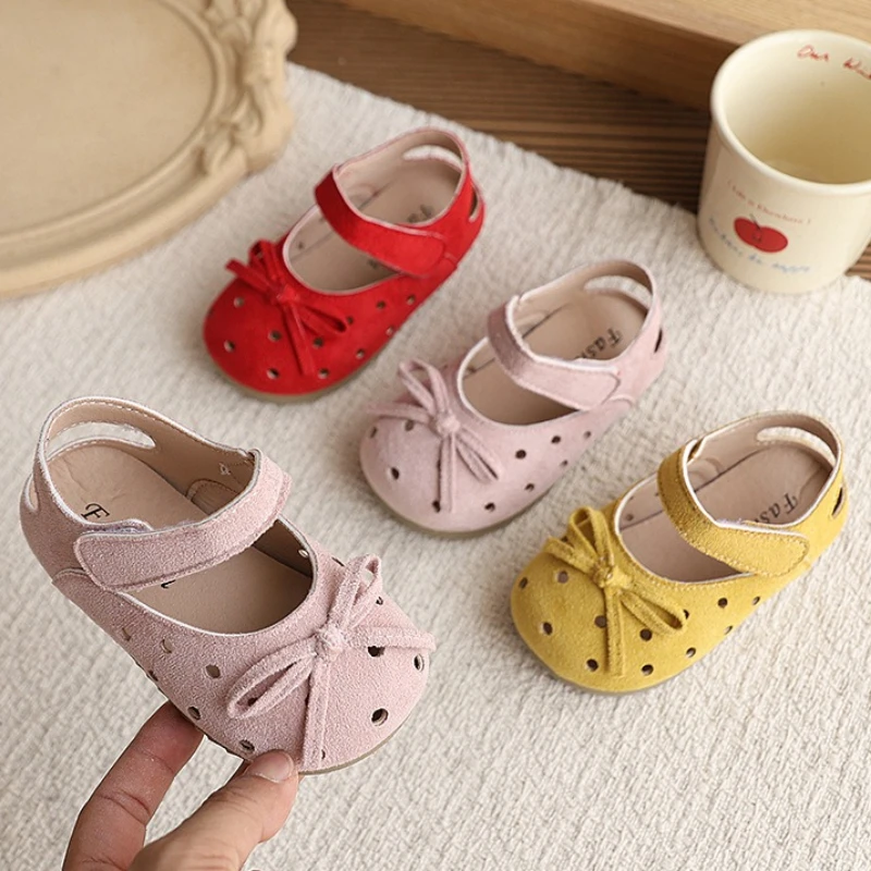 Fashion Girl Princess Sandals 2026New Korean Edition Child Soft Bean Shoes Summer French Hollow Girls Anti Slip Skirt Sandals
Fashion Girl Princess Sandals 2026New Korean Edition Child Soft Bean Shoes Summer French Hollow Girls Anti Slip Skirt Sandals