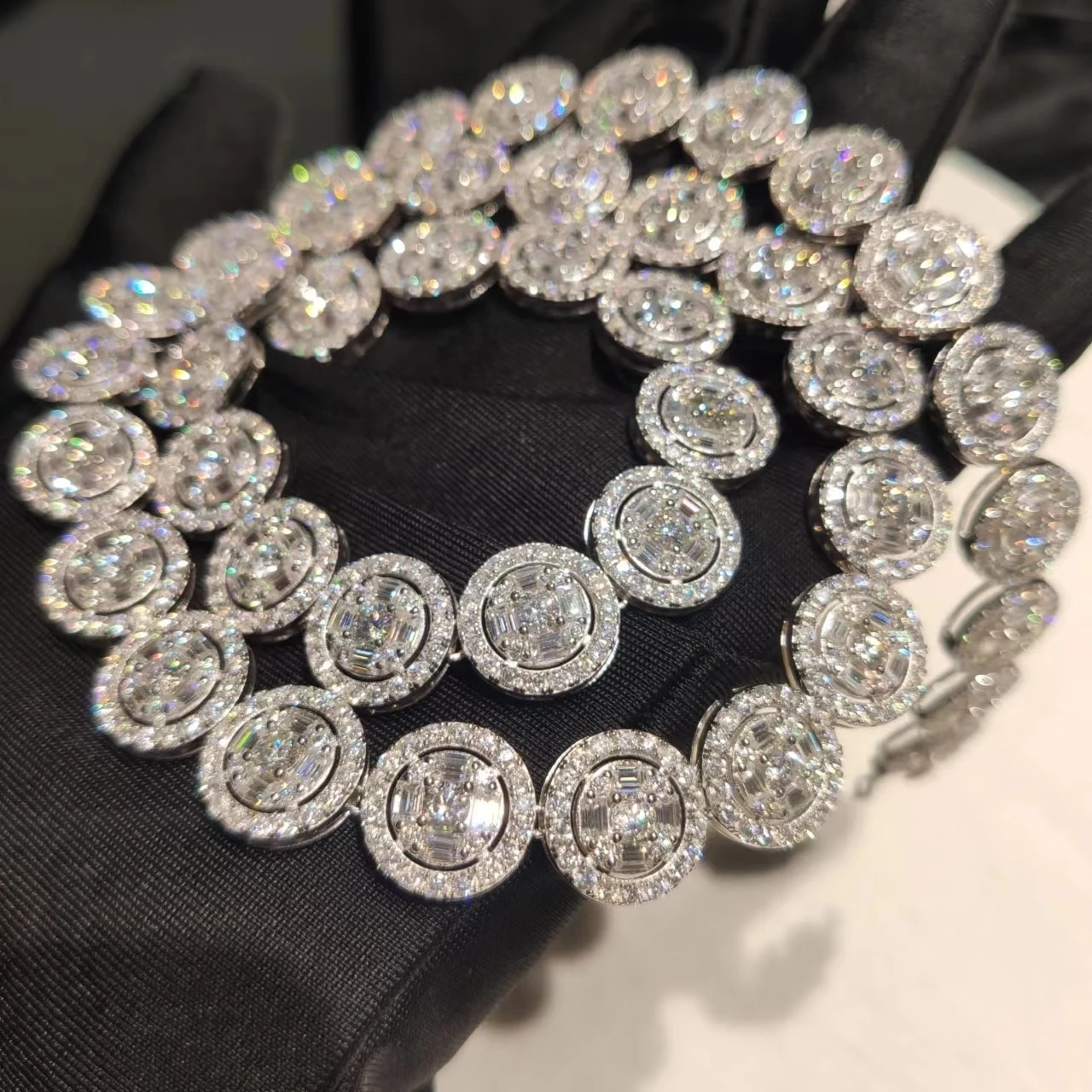 Hip Hop men jewelry 10mm Miami Cuban Bracelets 5ct VVS 3 rows Moissanites iced out Cuban Chain link Bracelet
Hip Hop men jewelry 10mm Miami Cuban Bracelets 5ct VVS 3 rows Moissanites iced out Cuban Chain link Bracelet