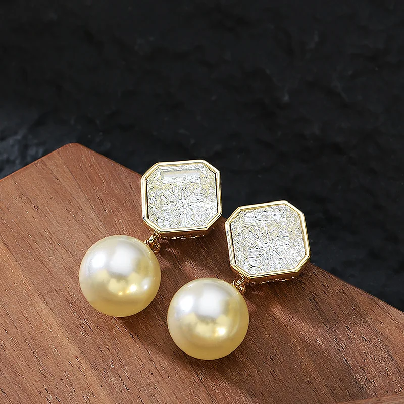 Elegant temperament, holiday style, bright round Shijia pearl earrings, high-end niche, light luxury and exquisite earrings
Elegant temperament, holiday style, bright round Shijia pearl earrings, high-end niche, light luxury and exquisite earrings