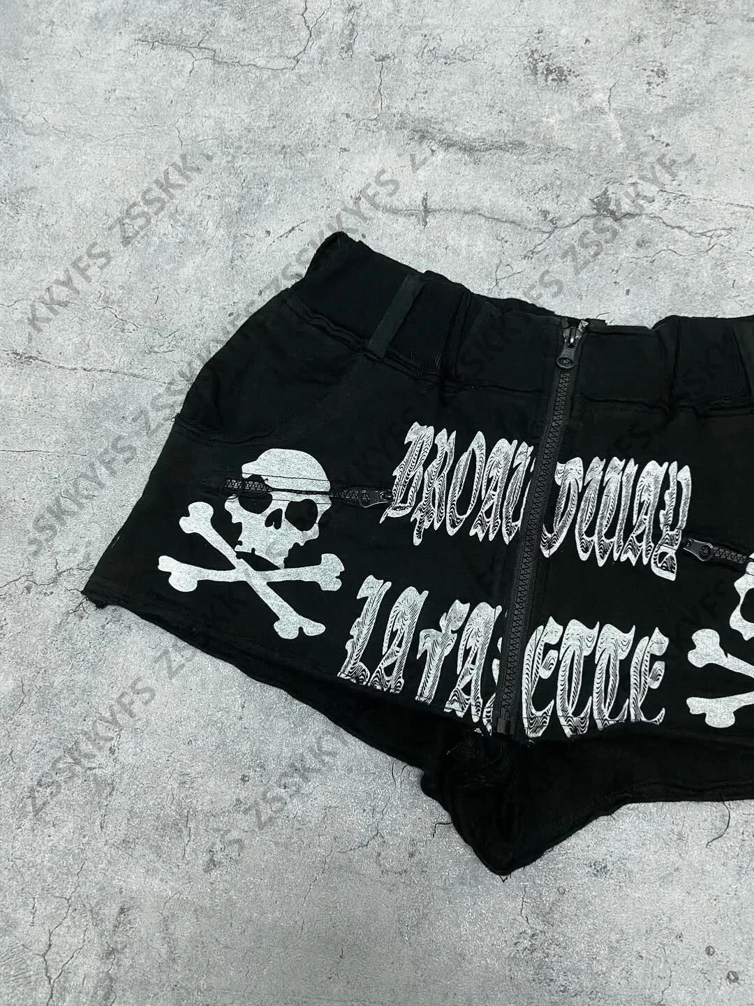 Summer Women's Shorts Gothic Letter Skull Cowboy Sexy Shorts Vintage 90s Punk Streetwear Hot Girl Clothes Y2k Harajuku Himekaji
Summer Women's Shorts Gothic Letter Skull Cowboy Sexy Shorts Vintage 90s Punk Streetwear Hot Girl Clothes Y2k Harajuku Himekaji