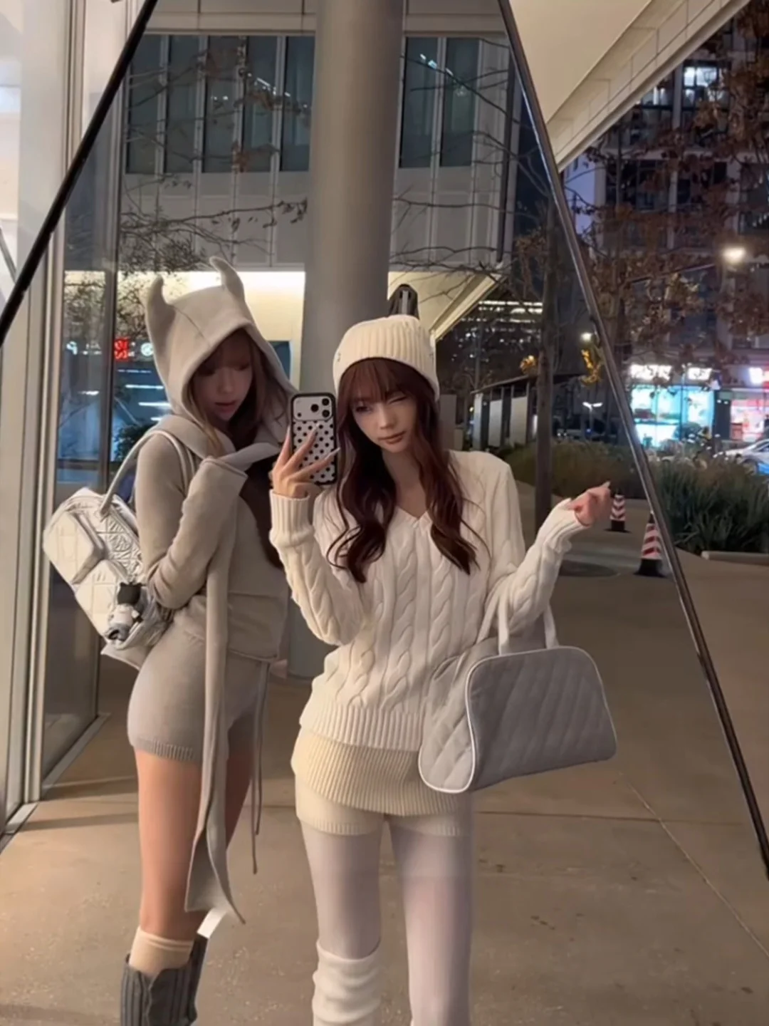 White V-Neck Knitted Twist Sweater Women's Fashionable Slimming Long Sleeve Top Waist-Cinching Autumn Winter New Arrival
White V-Neck Knitted Twist Sweater Women's Fashionable Slimming Long Sleeve Top Waist-Cinching Autumn Winter New Arrival