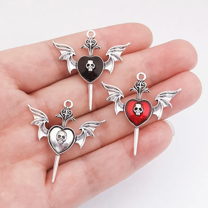 10PCS Goth Skull Heart Enamel Peach Heart Charms Devil's Winged Dagger Heart Pendant Handicraft Crafts DIY Jewelry Accessories
10PCS Goth Skull Heart Enamel Peach Heart Charms Devil's Winged Dagger Heart Pendant Handicraft Crafts DIY Jewelry Accessories