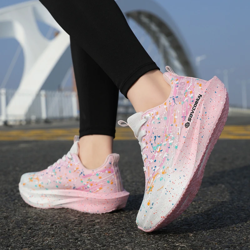 Мужские кроссовки для бега на открытом воздухе, легкие, противоскользящие, износостойкие, повседневные, удобные, на шнуровке, спортивные, дышащие.
Мужские кроссовки для бега на открытом воздухе, легкие, противоскользящие, износостойкие, повседневные, удобные, на шнуровке, спортивные, дышащие.