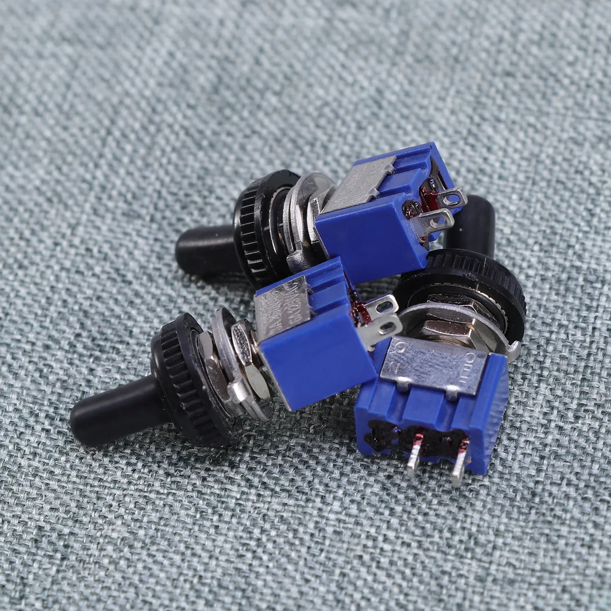 5 on Off Mini Small Toggle Switch Button Blue Waterproof Cover 2 Terminals Durable Lightweight Practical Design Rated Voltage
5 on Off Mini Small Toggle Switch Button Blue Waterproof Cover 2 Terminals Durable Lightweight Practical Design Rated Voltage