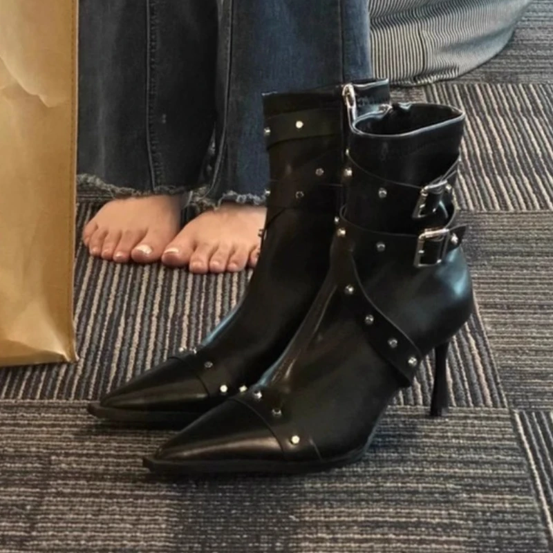 2025 New Women Boots Sexy Pointed Toe Shoes Luxury Party High Heels Shoes Winter Elegant Woman Ankle Boots Mujer Pumps Botas 
2025 New Women Boots Sexy Pointed Toe Shoes Luxury Party High Heels Shoes Winter Elegant Woman Ankle Boots Mujer Pumps Botas