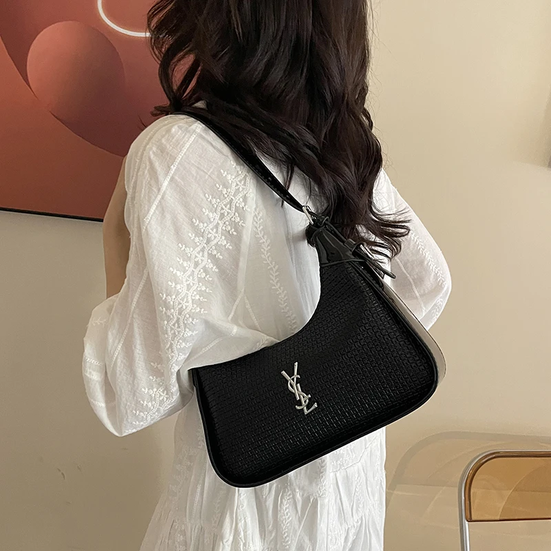 Известная дизайнерская женская сумка, элегантная повседневная сумка через плечо, классическая модная сумка через плечо на молнии
Известная дизайнерская женская сумка, элегантная повседневная сумка через плечо, классическая модная сумка через плечо на молнии