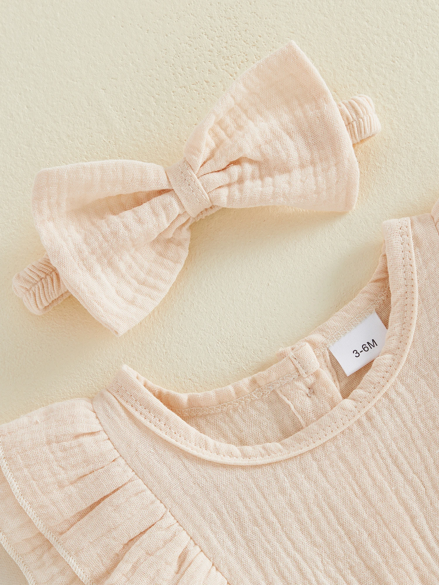 Cute Toddler Girls 2 Piece Set Lovely Floral Print Ruffle Sleeve Top and Shorts with Matching Headband for Summer Fun
Cute Toddler Girls 2 Piece Set Lovely Floral Print Ruffle Sleeve Top and Shorts with Matching Headband for Summer Fun