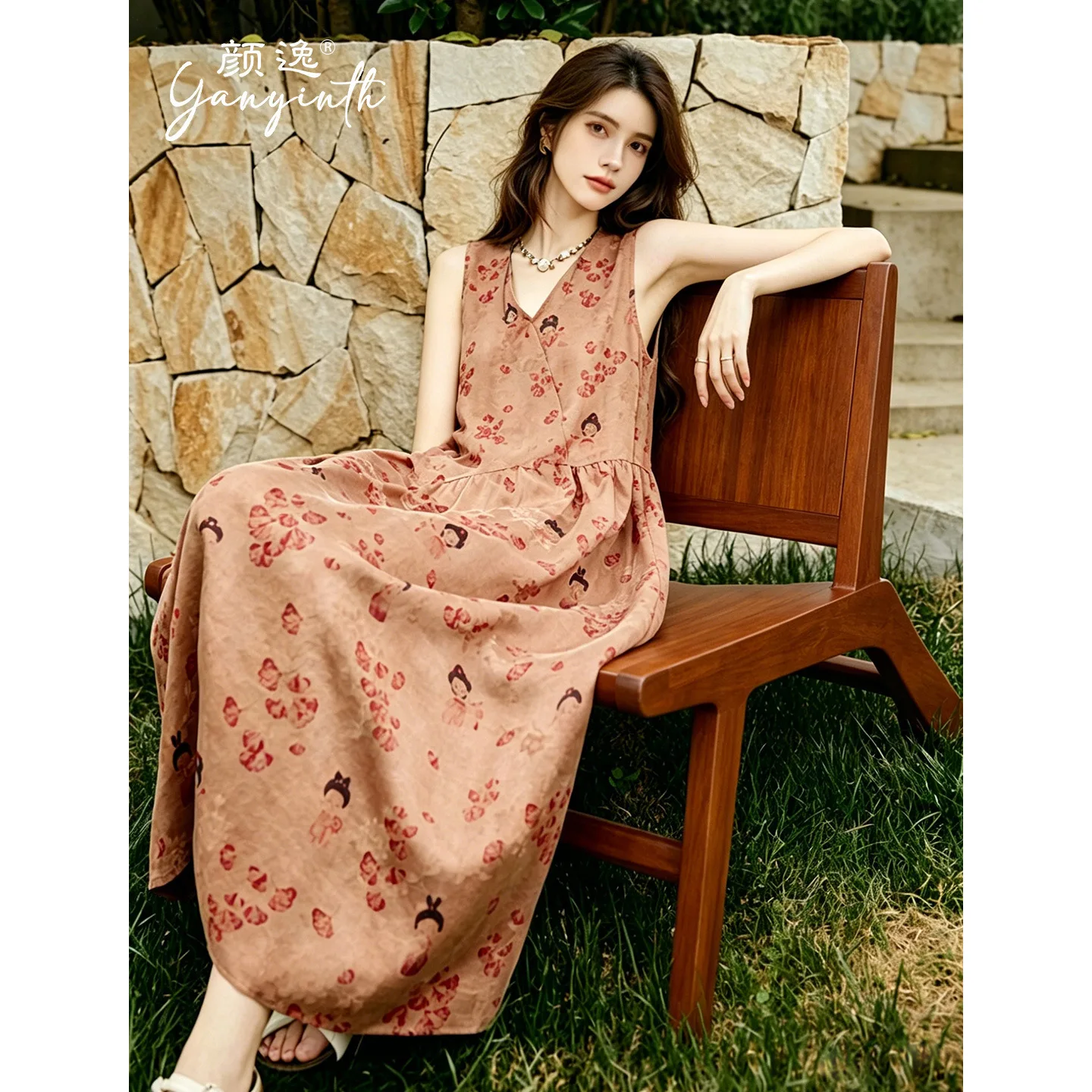 Mulberry Silk Yarn Sleeveless Vest Dress Women's High Quality Long Dress
Mulberry Silk Yarn Sleeveless Vest Dress Women's High Quality Long Dress
