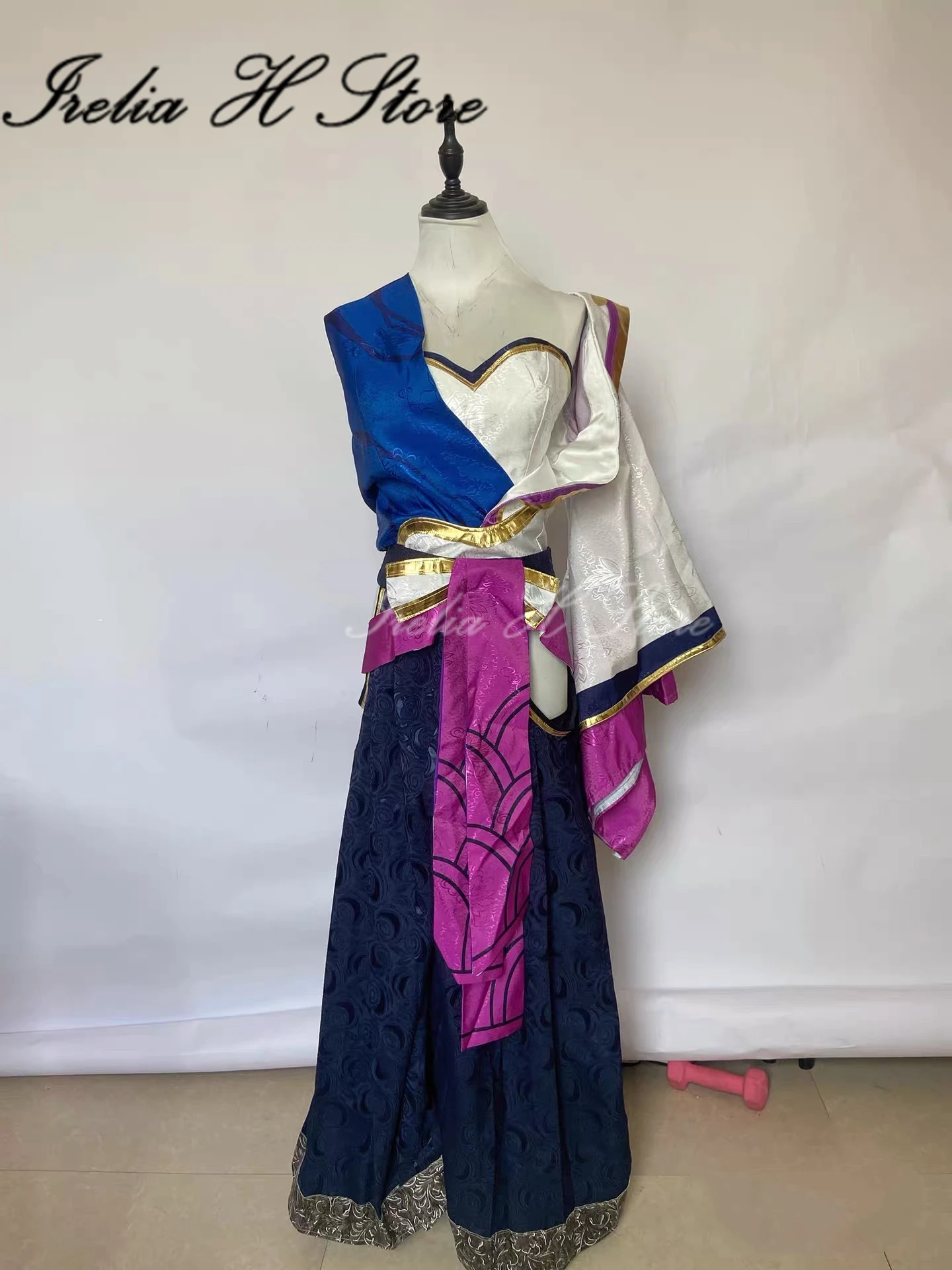 Irelia LOL irelia Spirit Blossom Косплей Костюм для женщин костюмы на Хэллоуин парикмахерская обувь с мечом индивидуальный размер
Irelia LOL irelia Spirit Blossom Косплей Костюм для женщин костюмы на Хэллоуин парикмахерская обувь с мечом индивидуальный размер