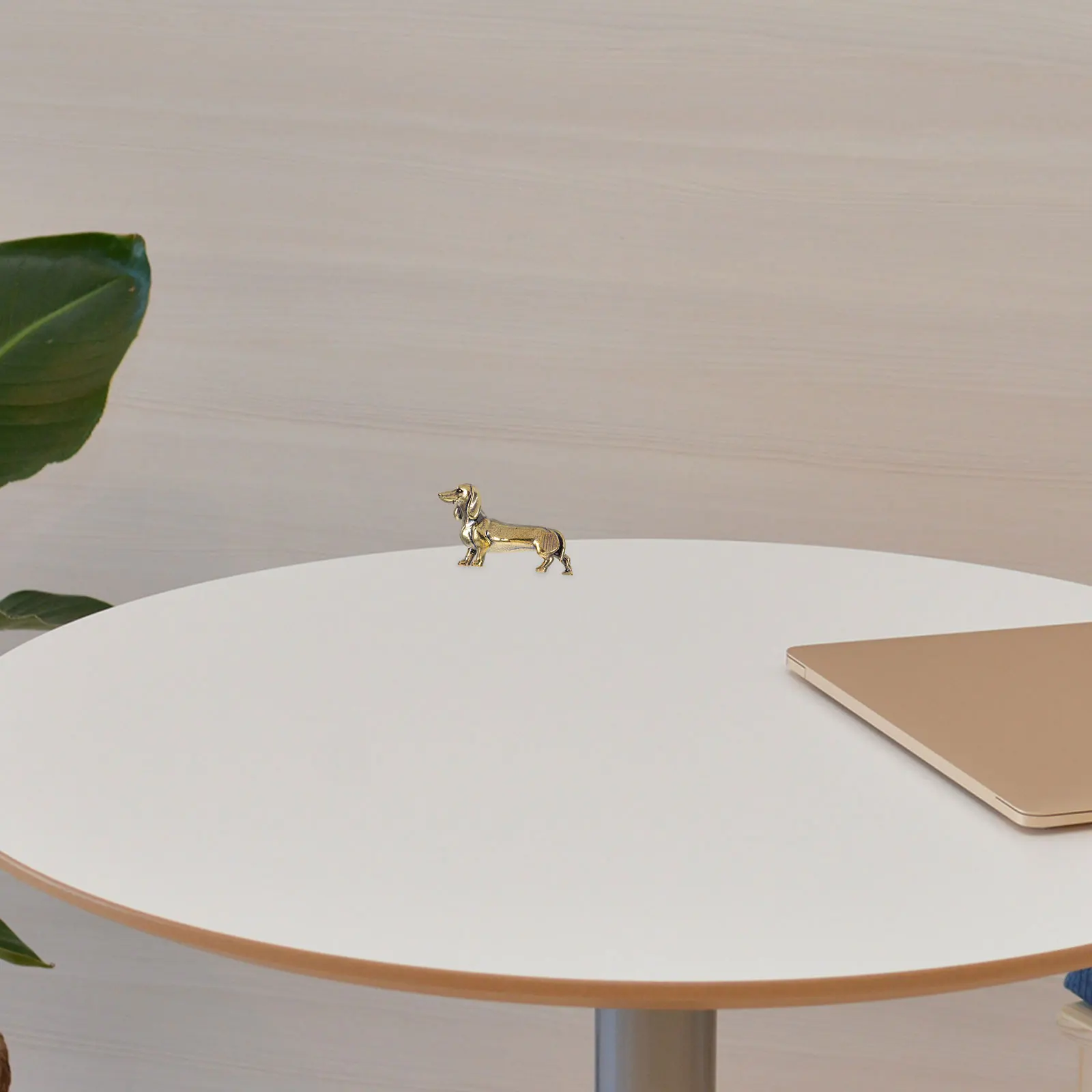 Miniature Brass Dachshund Small Dog Statue For Desk Shelf Home Decor Vintage Animal Ornament Gift Office Decoration
Miniature Brass Dachshund Small Dog Statue For Desk Shelf Home Decor Vintage Animal Ornament Gift Office Decoration
