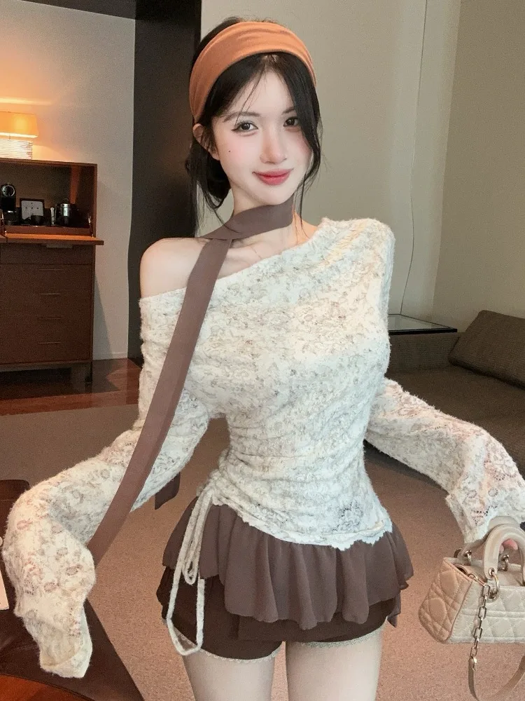 Retro American Autumn Winter Women's Long Sleeve Irregular Splicing Base Shirt Hollow out Shoulder Gauze Top Ladies
Retro American Autumn Winter Women's Long Sleeve Irregular Splicing Base Shirt Hollow out Shoulder Gauze Top Ladies