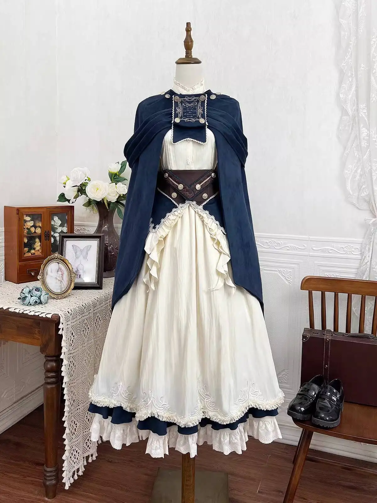 New Middle Ages Morning Mist Coast Lolita Daily Retro Shirt Skirt Cloak Waistband Navy Style Fiesta Carnival Halloween Cosplay
New Middle Ages Morning Mist Coast Lolita Daily Retro Shirt Skirt Cloak Waistband Navy Style Fiesta Carnival Halloween Cosplay