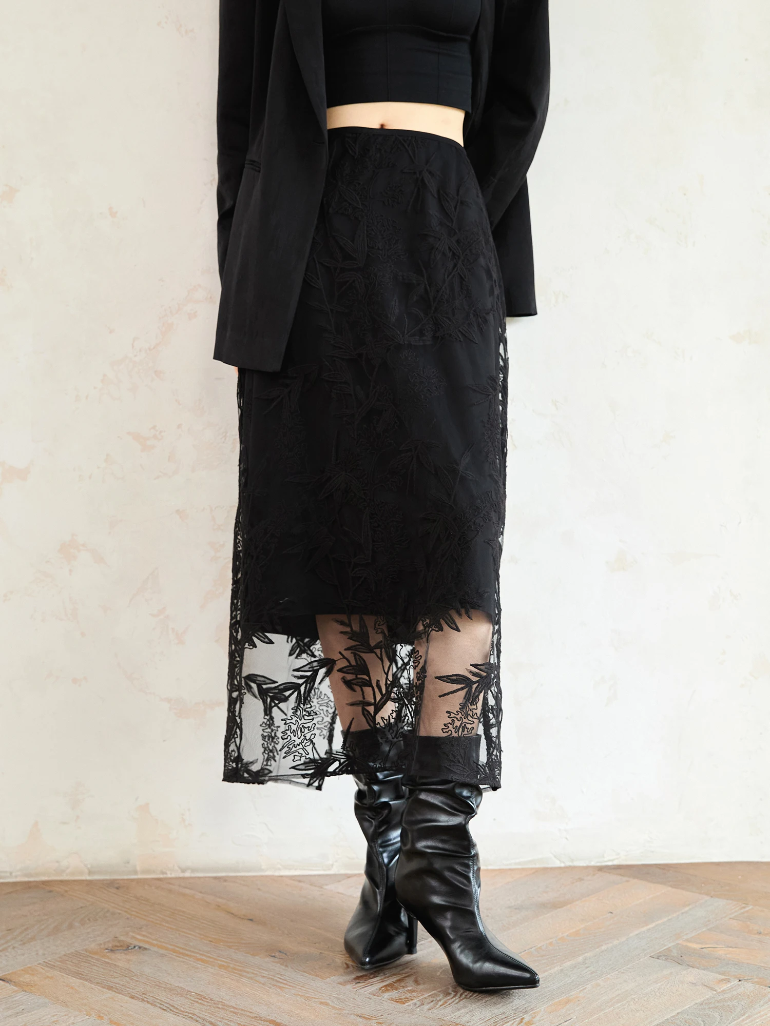 DUSHU New Chinese Style Mesh Embroidered Lace Skirt 2024 Autumn New High Waist Elegant Black A-Line Skirt For Women 24DS83207
DUSHU New Chinese Style Mesh Embroidered Lace Skirt 2024 Autumn New High Waist Elegant Black A-Line Skirt For Women 24DS83207