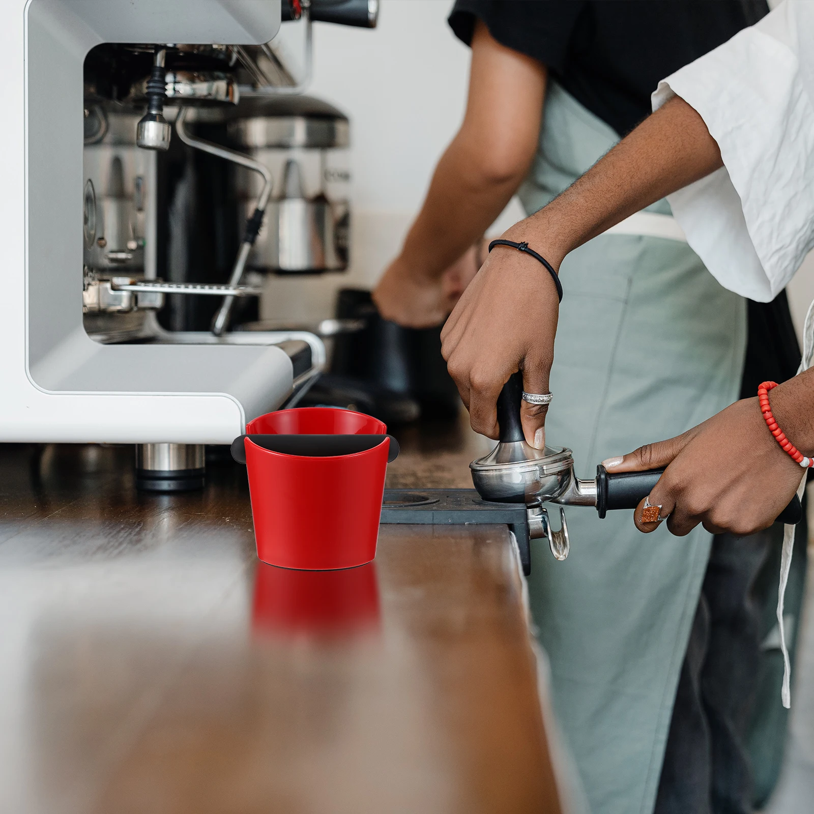 Grounds Bucket ABS Plastic Silicone Non slip Knock Boxes Station Accessories Espresso Maker Tool Recycling Case Anti skid Bottom
Grounds Bucket ABS Plastic Silicone Non slip Knock Boxes Station Accessories Espresso Maker Tool Recycling Case Anti skid Bottom