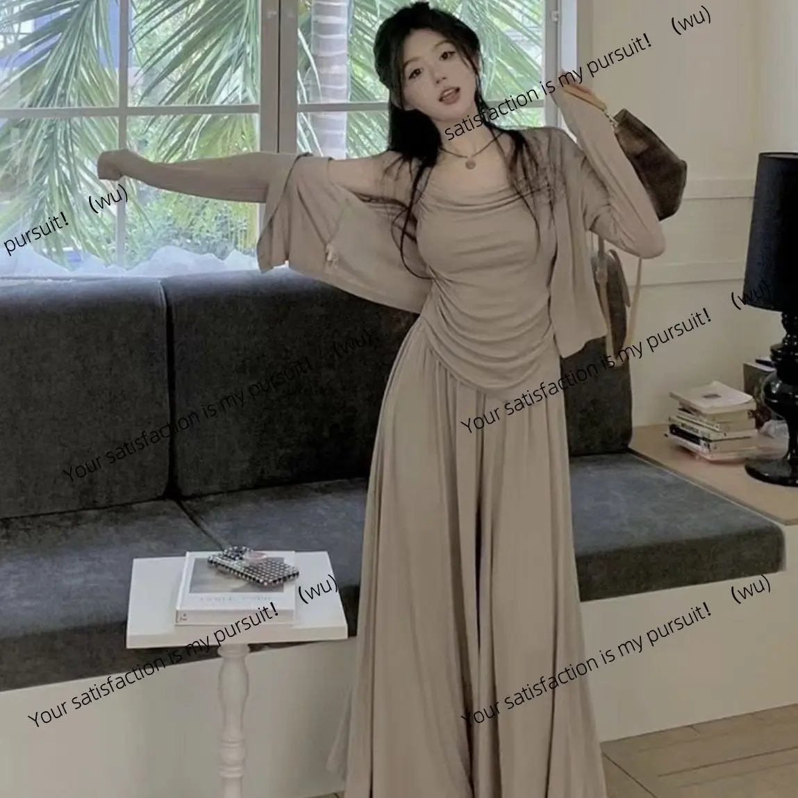 Lazy temperament suit, Spice Girl suspender sunscreen cardigan top, women's summer new high-waisted casual culottes three-piece
Lazy temperament suit, Spice Girl suspender sunscreen cardigan top, women's summer new high-waisted casual culottes three-piece