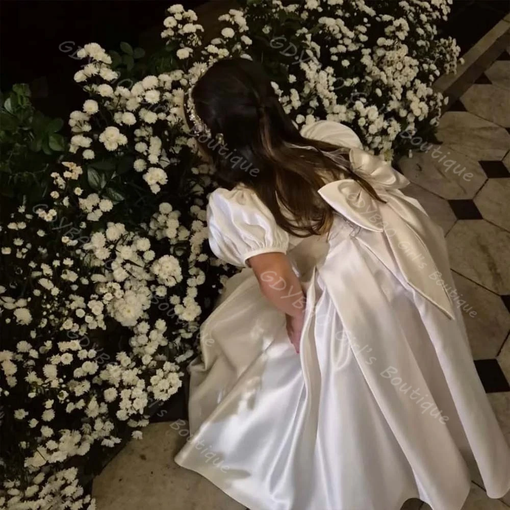 White Satin Flower Girl Dress for Wedding Party Toddlers Round Neck Puff Sleeve First Communion Dress with Bow Custom Vestidos
White Satin Flower Girl Dress for Wedding Party Toddlers Round Neck Puff Sleeve First Communion Dress with Bow Custom Vestidos