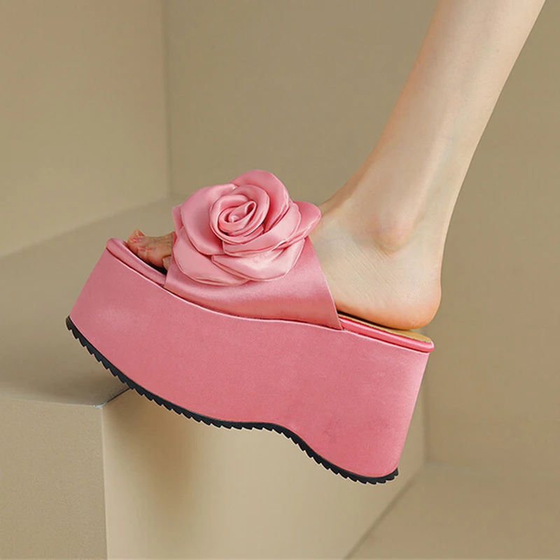 Flat Platform Slippers Rose Decoration Slip on Women Outside Slippers Summer Sexy Outdoor Sandals Women Summer Party Shoes AU29
Flat Platform Slippers Rose Decoration Slip on Women Outside Slippers Summer Sexy Outdoor Sandals Women Summer Party Shoes AU29