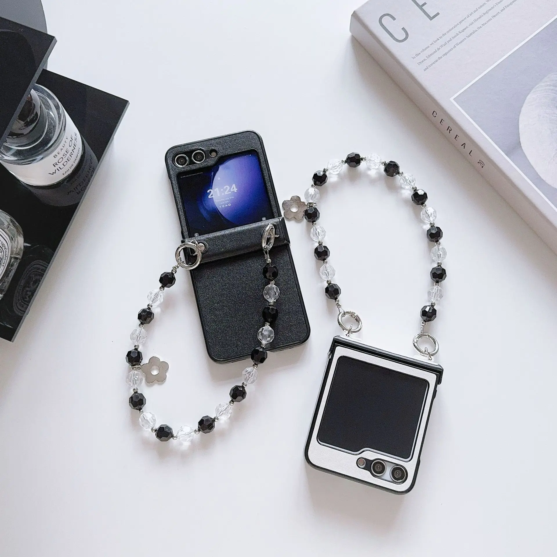 Black White Beads Lanyard Phone Case for Samsung Galaxy Z Flip 7 6 5 4 Protective Back Cover for ZFlip5 ZFlip6 ZFlip7 Case Shell
Black White Beads Lanyard Phone Case for Samsung Galaxy Z Flip 7 6 5 4 Protective Back Cover for ZFlip5 ZFlip6 ZFlip7 Case Shell