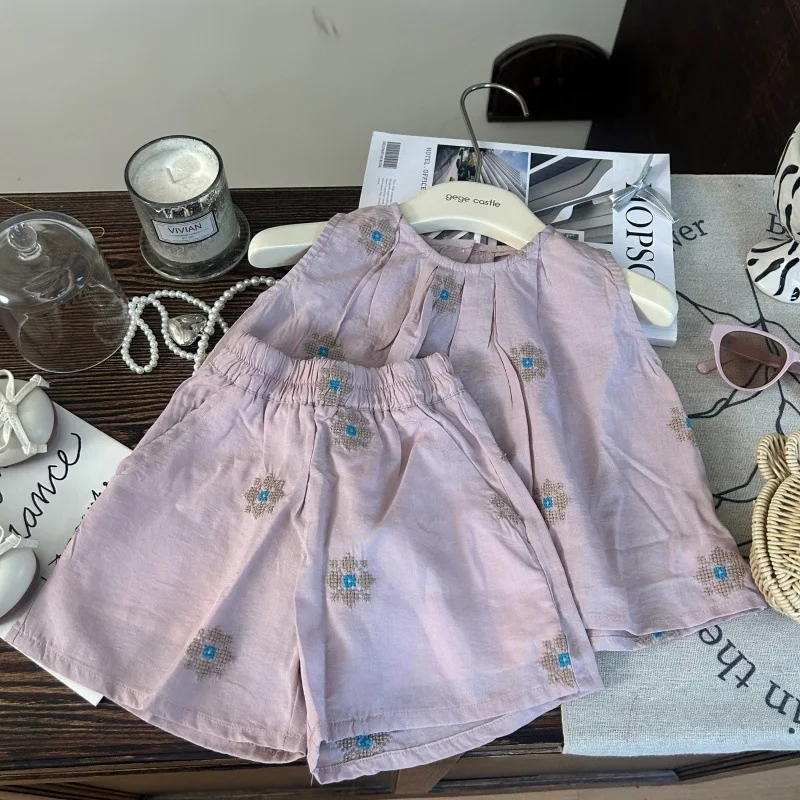 Майка, шорты, комплект из двух предметов, корейская детская одежда, новинка 2025, летний топ с вышивкой для девочек, милый сладкий
Майка, шорты, комплект из двух предметов, корейская детская одежда, новинка 2025, летний топ с вышивкой для девочек, милый сладкий