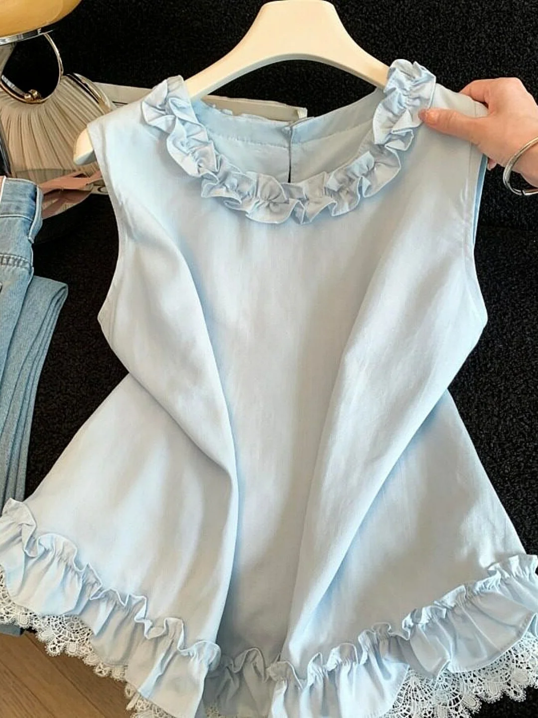 Korean Gentle Style Sleeveless Vest Women's Loose Slimming Babydoll Shirt Summer 2026 Fashion Casual Loose Fit Top
Korean Gentle Style Sleeveless Vest Women's Loose Slimming Babydoll Shirt Summer 2026 Fashion Casual Loose Fit Top