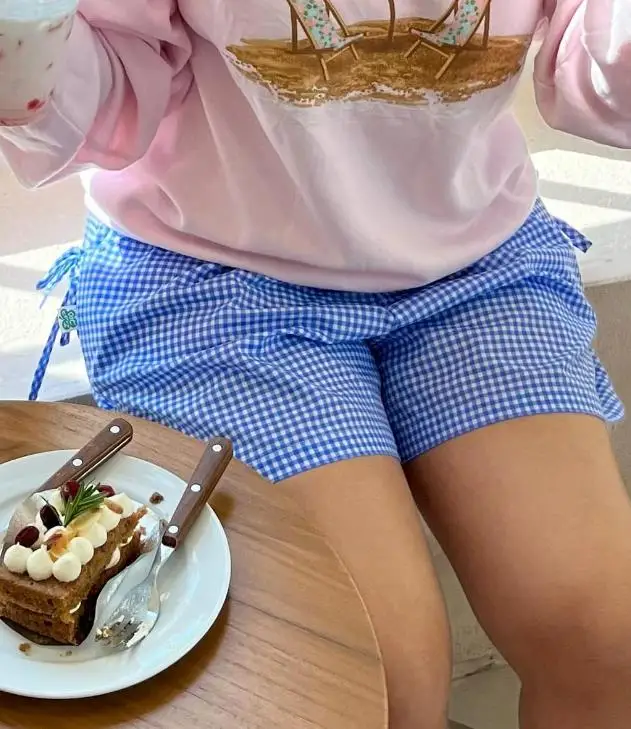 Street Style Casual Plaid Shorts Women's Summer Elastic Waist Side Tie-up Shorts Streetwear for Daily Date Lounge Bottoms
Street Style Casual Plaid Shorts Women's Summer Elastic Waist Side Tie-up Shorts Streetwear for Daily Date Lounge Bottoms