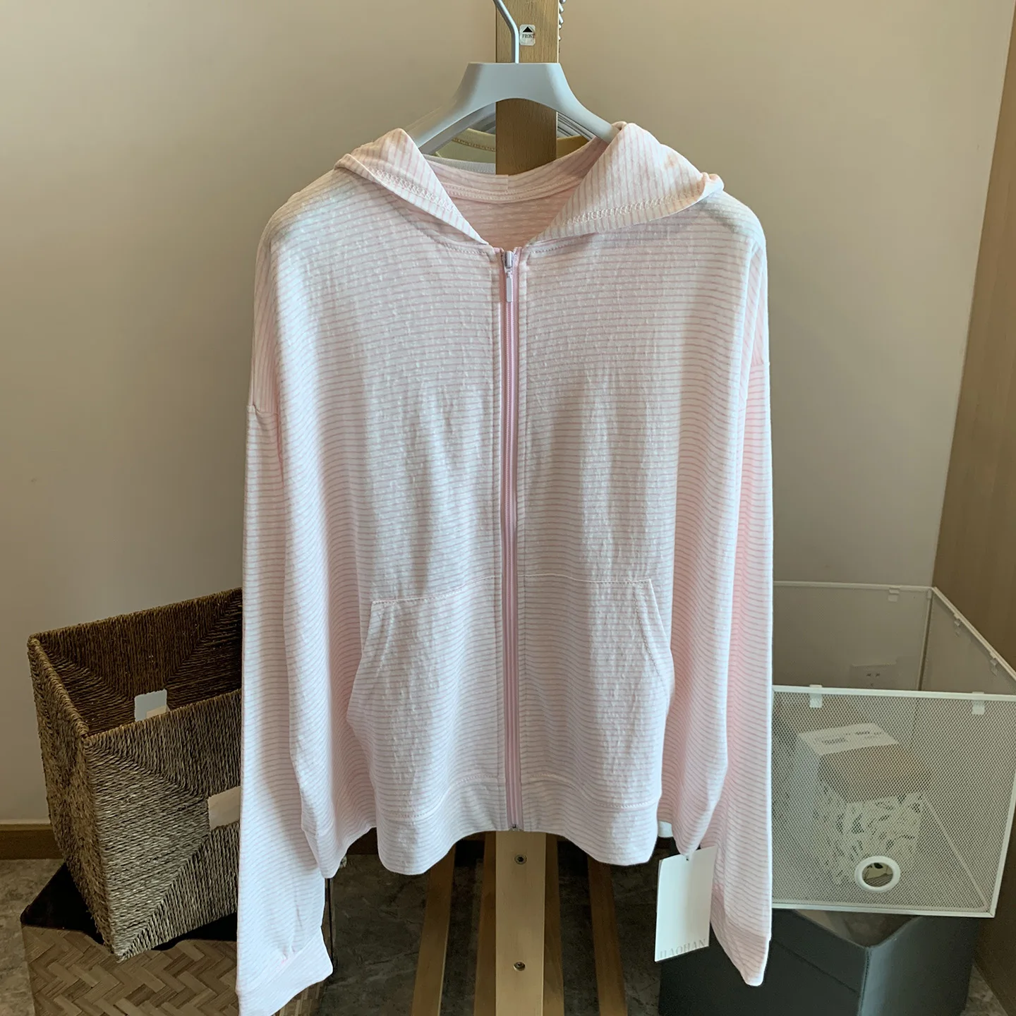 Suseyiku Zipper Hooded Thin Striped Sun Protection Long Sleeve T-Shirt Women's Autumn New Beautiful Top Casual Style Loose Fit
Suseyiku Zipper Hooded Thin Striped Sun Protection Long Sleeve T-Shirt Women's Autumn New Beautiful Top Casual Style Loose Fit
