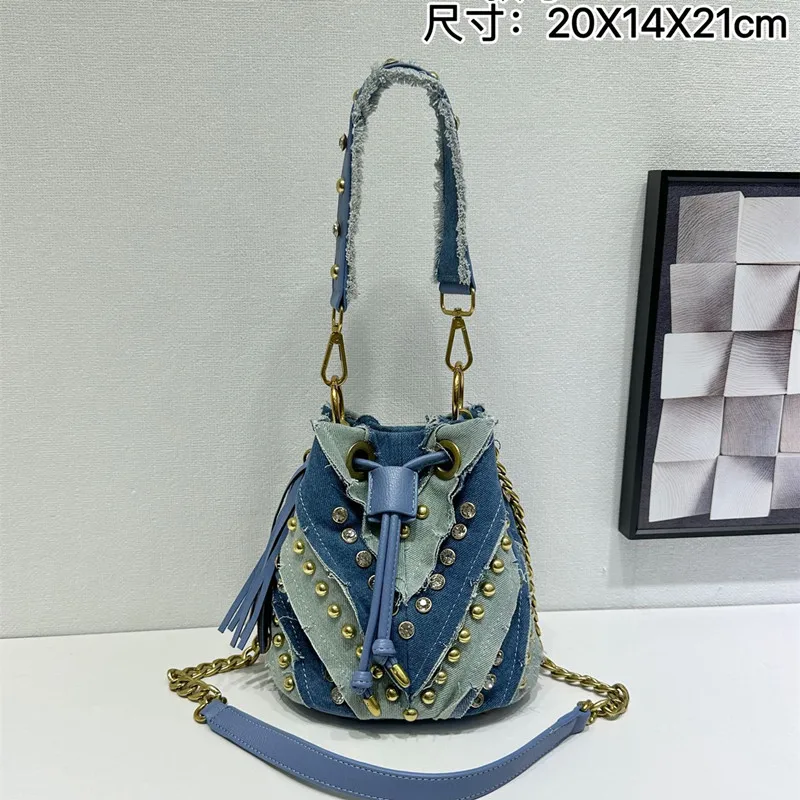 Denim Drawstring Bucket Bag Luxury Diamond Trend Handbag New Fashion Personalized Women's Crossbody Shoulder Bag
Denim Drawstring Bucket Bag Luxury Diamond Trend Handbag New Fashion Personalized Women's Crossbody Shoulder Bag