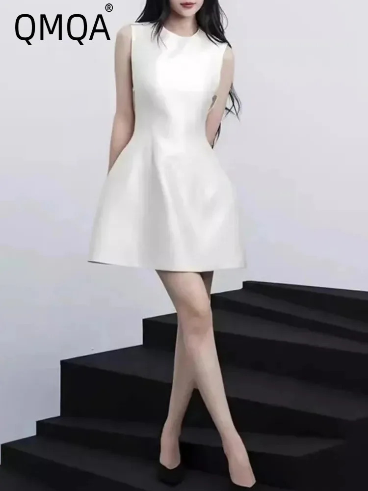QMQA Fashion Women's Mini Dresses O-neck Sleeveless Backless Bow Decoration Slim Solid Dress 2025 New Female Clothing 1A309
QMQA Fashion Women's Mini Dresses O-neck Sleeveless Backless Bow Decoration Slim Solid Dress 2025 New Female Clothing 1A309