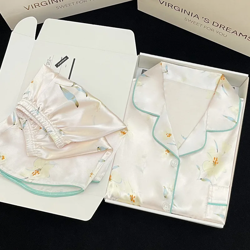 2Pcs Chinese Style Flower and Bird Pattern Pajamas for Women Summer Short Sleeve Suit Women's Pajamas Set Nightie Nightwear
2Pcs Chinese Style Flower and Bird Pattern Pajamas for Women Summer Short Sleeve Suit Women's Pajamas Set Nightie Nightwear