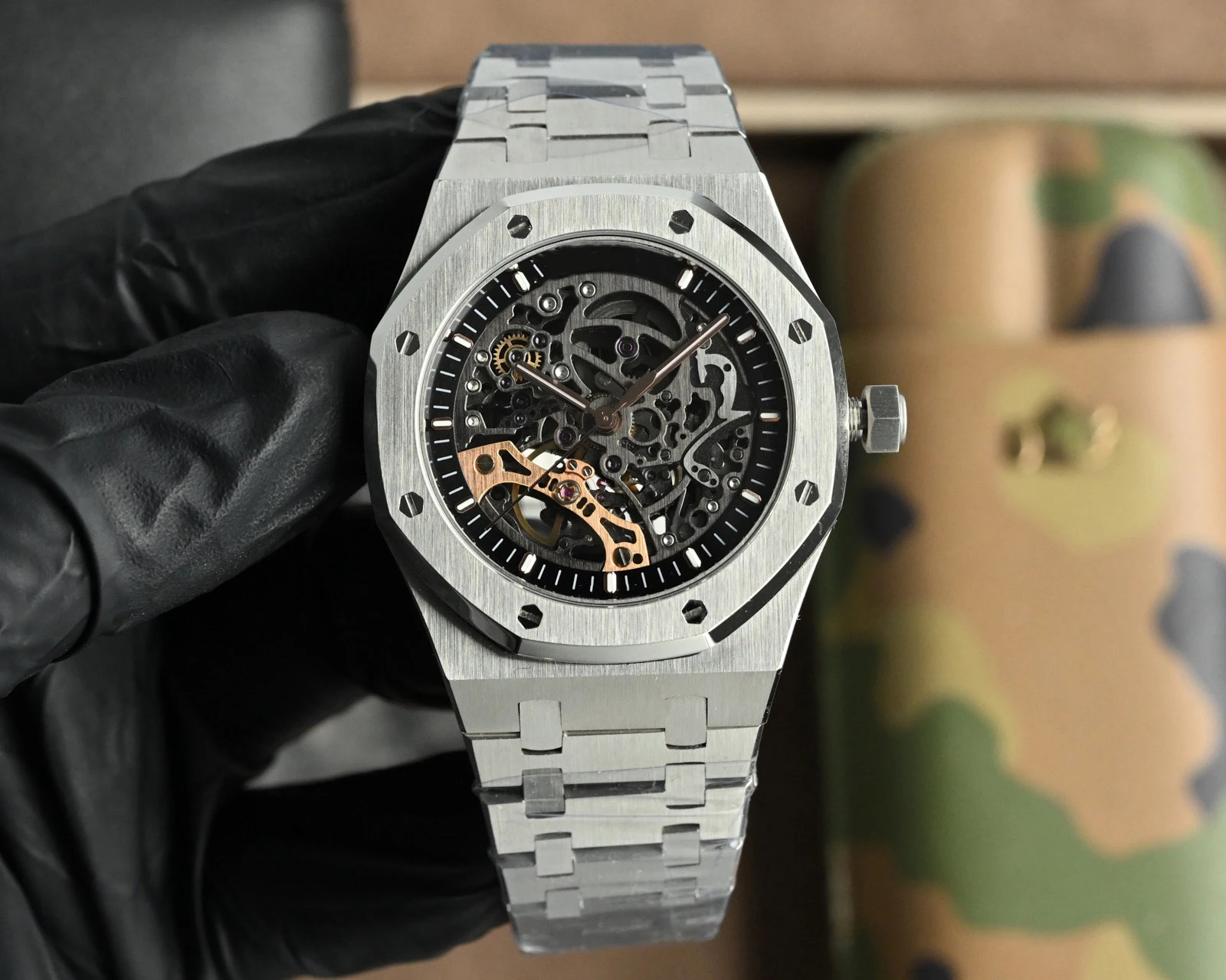 High end customized watch, 41mm, sapphire glass mirror, customized integrated movement, stainless steel strap
High end customized watch, 41mm, sapphire glass mirror, customized integrated movement, stainless steel strap