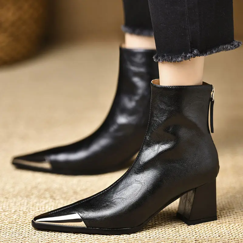Temperament metal pointed female ankle boots autumn and winter new thick heels high heels British style gothic slim women shoes
Temperament metal pointed female ankle boots autumn and winter new thick heels high heels British style gothic slim women shoes