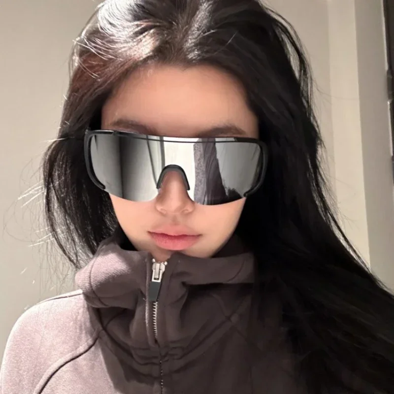 2025 New Y2K Style Cycling Sunglasses Windproof Glasses for Men Women Retro-Reflective Sheeting Lens Road Riding Sport Glasses
2025 New Y2K Style Cycling Sunglasses Windproof Glasses for Men Women Retro-Reflective Sheeting Lens Road Riding Sport Glasses
