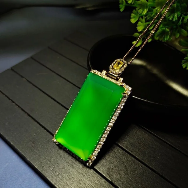 Imperial Green Jade Agate "No " , Large Size, Unisex, Ice-Transparent Jadeite Color "No Worries" Pendant
Imperial Green Jade Agate "No " , Large Size, Unisex, Ice-Transparent Jadeite Color "No Worries" Pendant