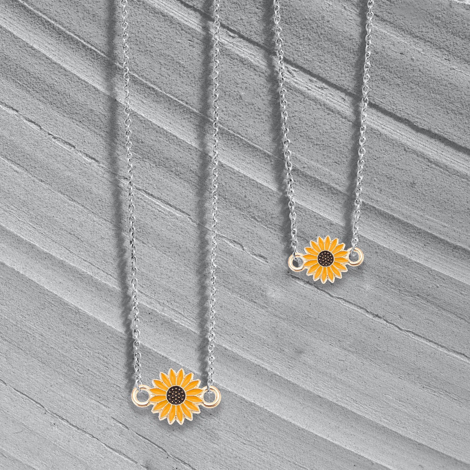 20pcs Sunflower Accessories Yellow Daisy Double Hole Alloy Charms for DIY Jewelry Making Necklace Pendant Crafts
20pcs Sunflower Accessories Yellow Daisy Double Hole Alloy Charms for DIY Jewelry Making Necklace Pendant Crafts