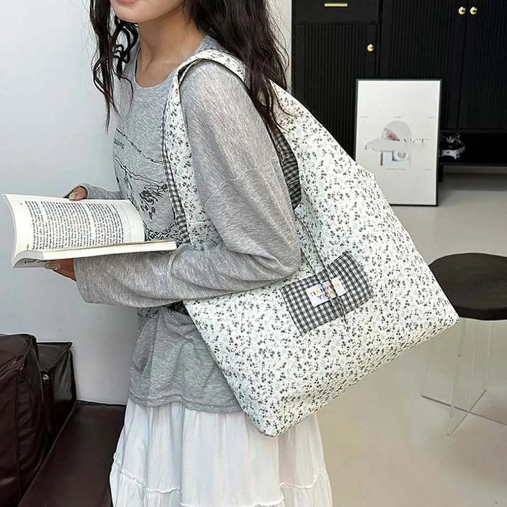 Sweet Double-sided Shoulder Pouch Contrast Color Lattice Plaid Cloth Vest Pouch Versatile Polyester Women Floral Handbag Daily
Sweet Double-sided Shoulder Pouch Contrast Color Lattice Plaid Cloth Vest Pouch Versatile Polyester Women Floral Handbag Daily