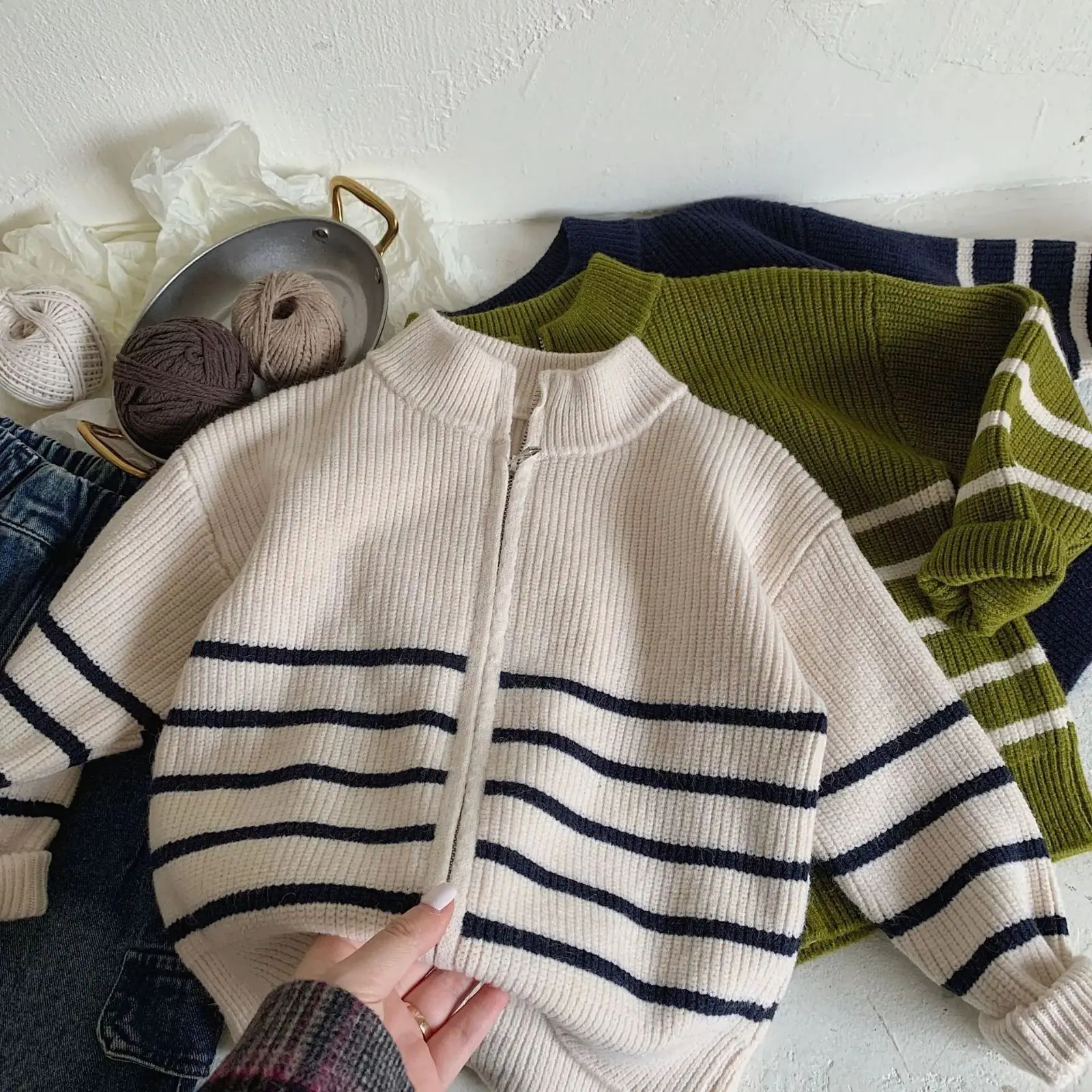 2025 Autumn New Kids striped sweater Coats Boys soft loose zipper Cardigan Girls knit outwear
2025 Autumn New Kids striped sweater Coats Boys soft loose zipper Cardigan Girls knit outwear