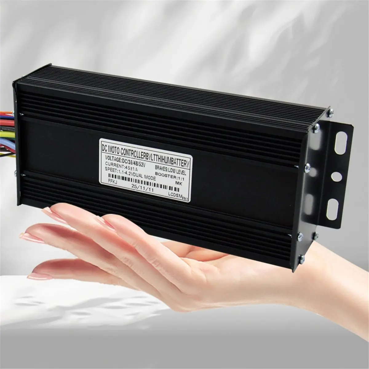 AB31 Ebike 15 Tube Three Mode Sine Wave Controller 36V 48V 52V 45A XT150 Controller Electric Bicycle E-Scooter Parts
AB31 Ebike 15 Tube Three Mode Sine Wave Controller 36V 48V 52V 45A XT150 Controller Electric Bicycle E-Scooter Parts