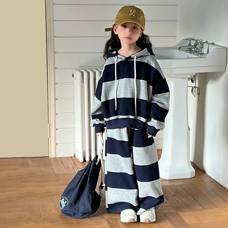 Korean Childrens Clothing Set Temperament Striped Hooded Drawstring 2025 Spring New Striped Pants Set Trend
Korean Childrens Clothing Set Temperament Striped Hooded Drawstring 2025 Spring New Striped Pants Set Trend