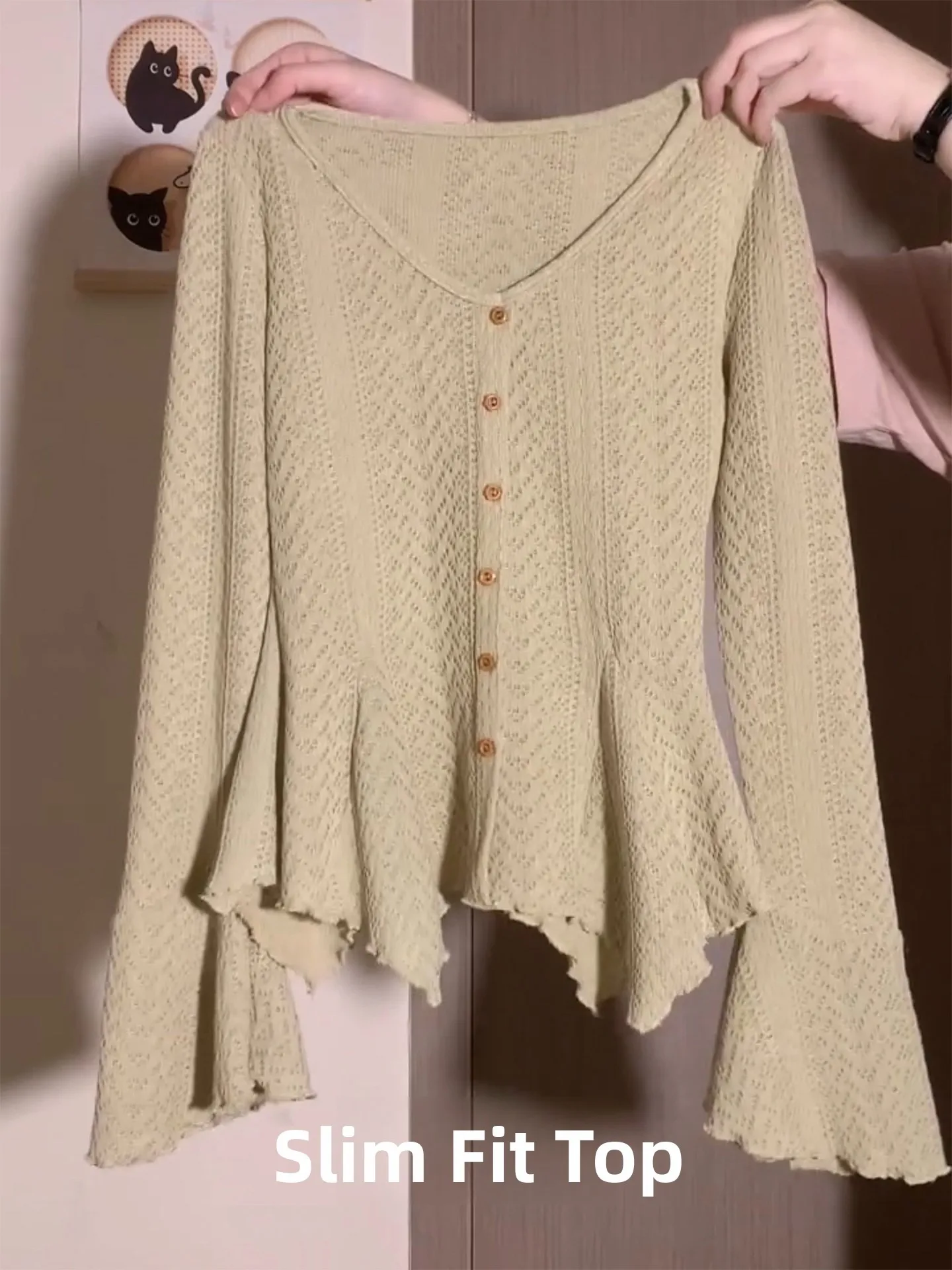 Korean Sle Long Sve Knitted T-irt Women's V Ne Bell Sve Autumn Faion Asymmetric Hem Ele Beautiful Top
Korean Sle Long Sve Knitted T-irt Women's V Ne Bell Sve Autumn Faion Asymmetric Hem Ele Beautiful Top