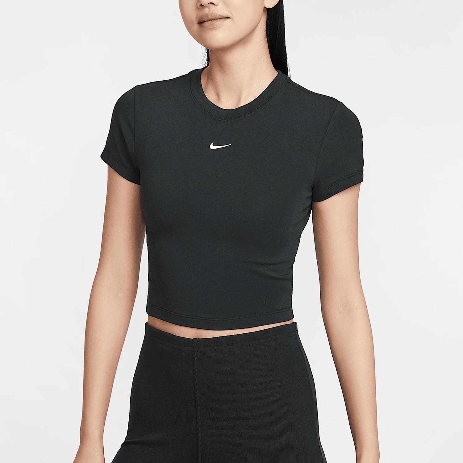 Оригинальная женская короткая дышащая футболка Nike Chill Knit с вышивкой HF9539-011
Оригинальная женская короткая дышащая футболка Nike Chill Knit с вышивкой HF9539-011