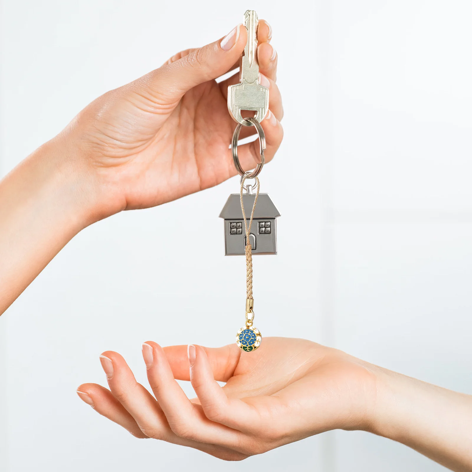 4 Pcs Japanese Flower Bell Phone Chain Strap Charm with Bells Bead Kits Decorate Lanyard Cloth Keychain
4 Pcs Japanese Flower Bell Phone Chain Strap Charm with Bells Bead Kits Decorate Lanyard Cloth Keychain