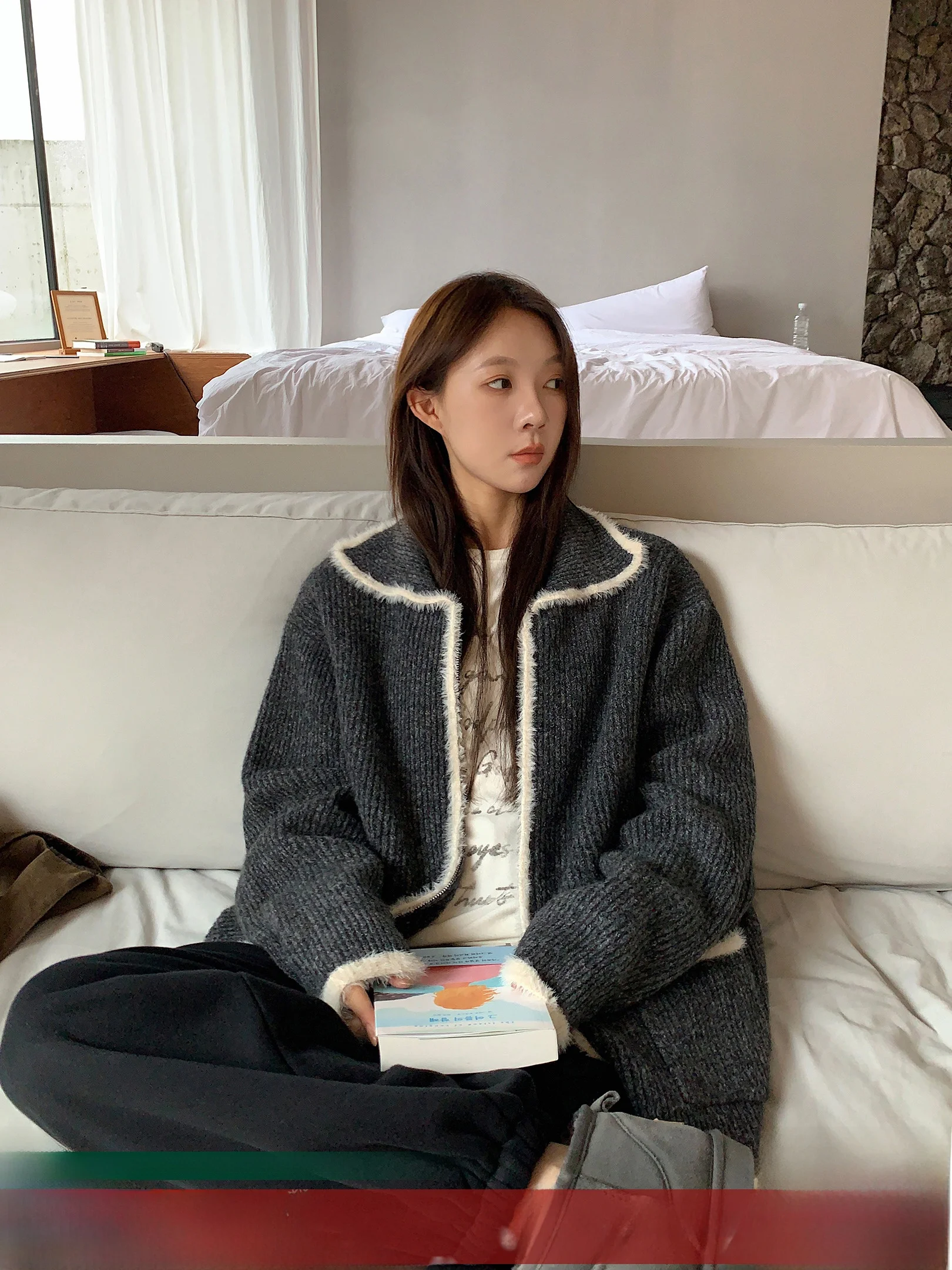 Корейский вязаный кардиган с ленивым глазом, женский осенне-зимний свитер, пальто, длинный свек, с откидным воротником, теплый стандартный крой VS-W6885
Корейский вязаный кардиган с ленивым глазом, женский осенне-зимний свитер, пальто, длинный свек, с откидным воротником, теплый стандартный крой VS-W6885