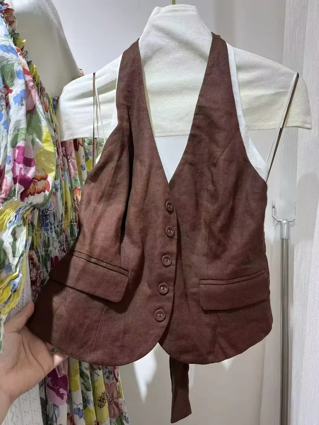 Women 100% Linen Vest Single Breasted Halter V-Neck Sleeveless Backless Sexy Slim Tank Tops
Women 100% Linen Vest Single Breasted Halter V-Neck Sleeveless Backless Sexy Slim Tank Tops